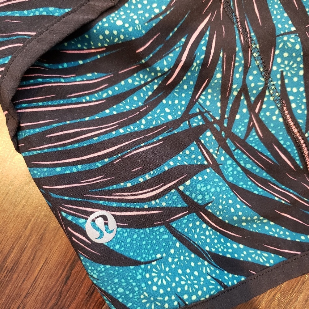 Lululemon Speed Short 4-Way Stretch Size 6 - Picture 3 of 4